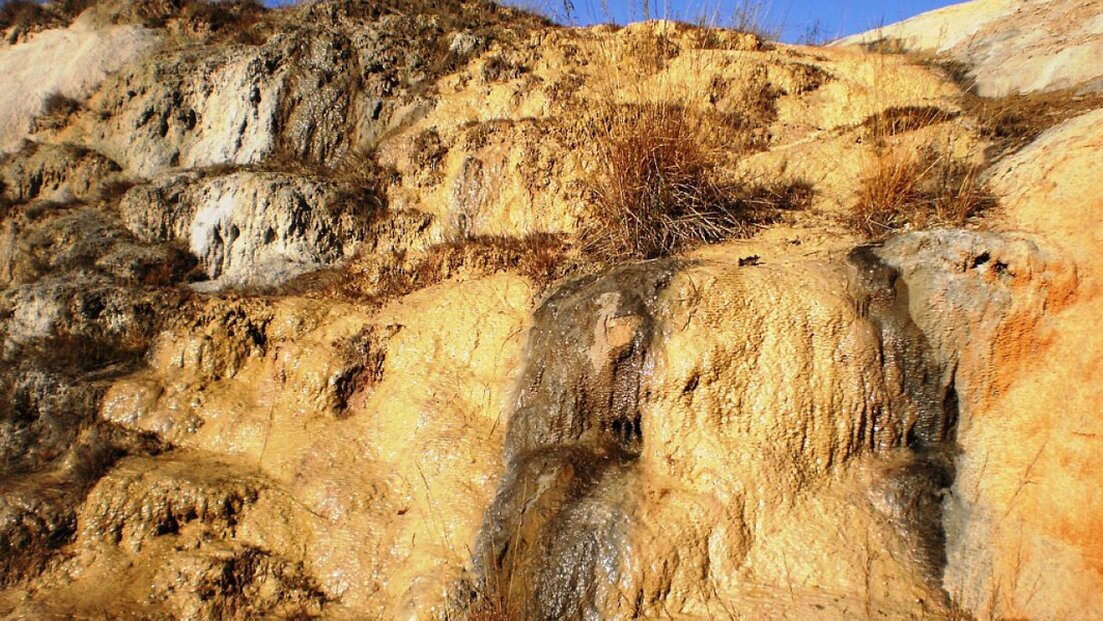 Travertínové útvary v Bešeňovej